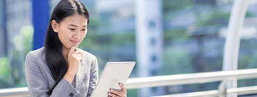 Healthcare Professional reviewing myHealthPointe on a Tablet